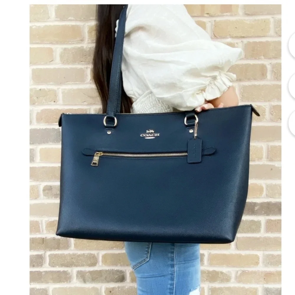 New! Coach gallery cross grain  Leather midnight Tote Bag.